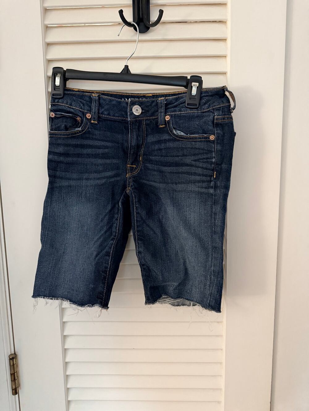 American Eagle skinny Bermuda Jean shorts